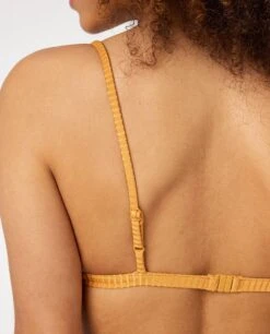 Ripcurl Haut De Bikini Triangle Rip Curl Fixe Modern Rib - Gold 7 Ripcurl Haut De Bikini Triangle Rip Curl Fixe Modern Rib - Gold -SeaRide MODERN RIB FIXED TRI 0 258740 1 1